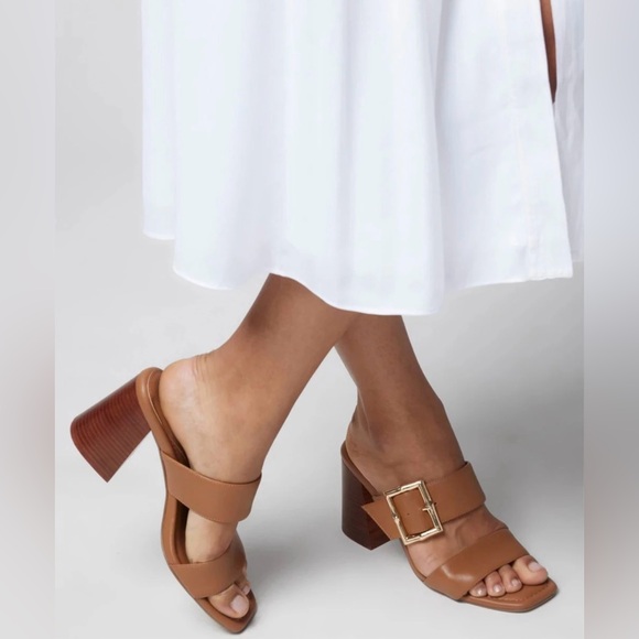 🆕 White House Black Market Block Heel Sandals in brown size 8.5